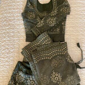 Embroidered Green Lehenga Set w/ Dupatta XS/S